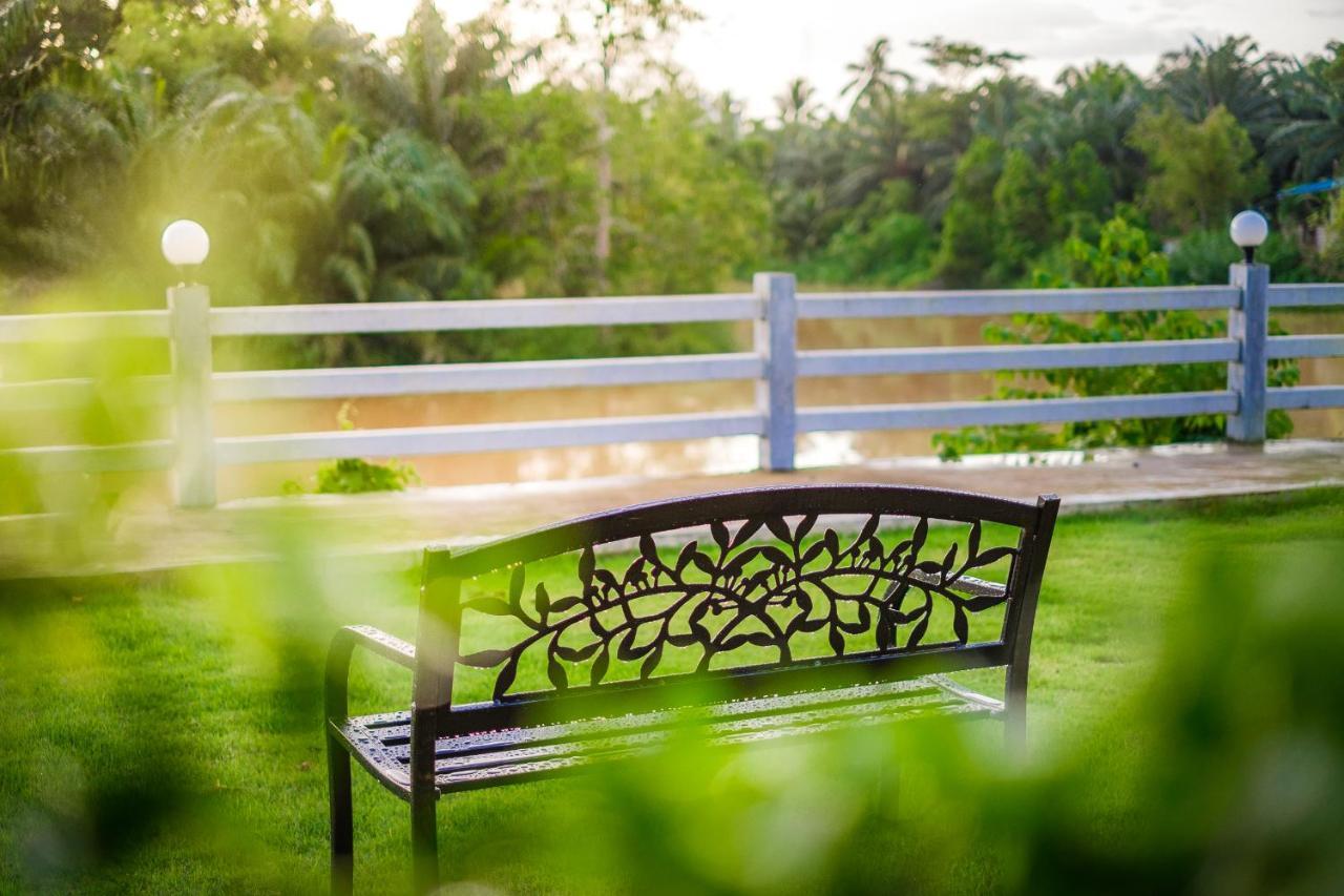 One Chumphon Hotel Екстер'єр фото