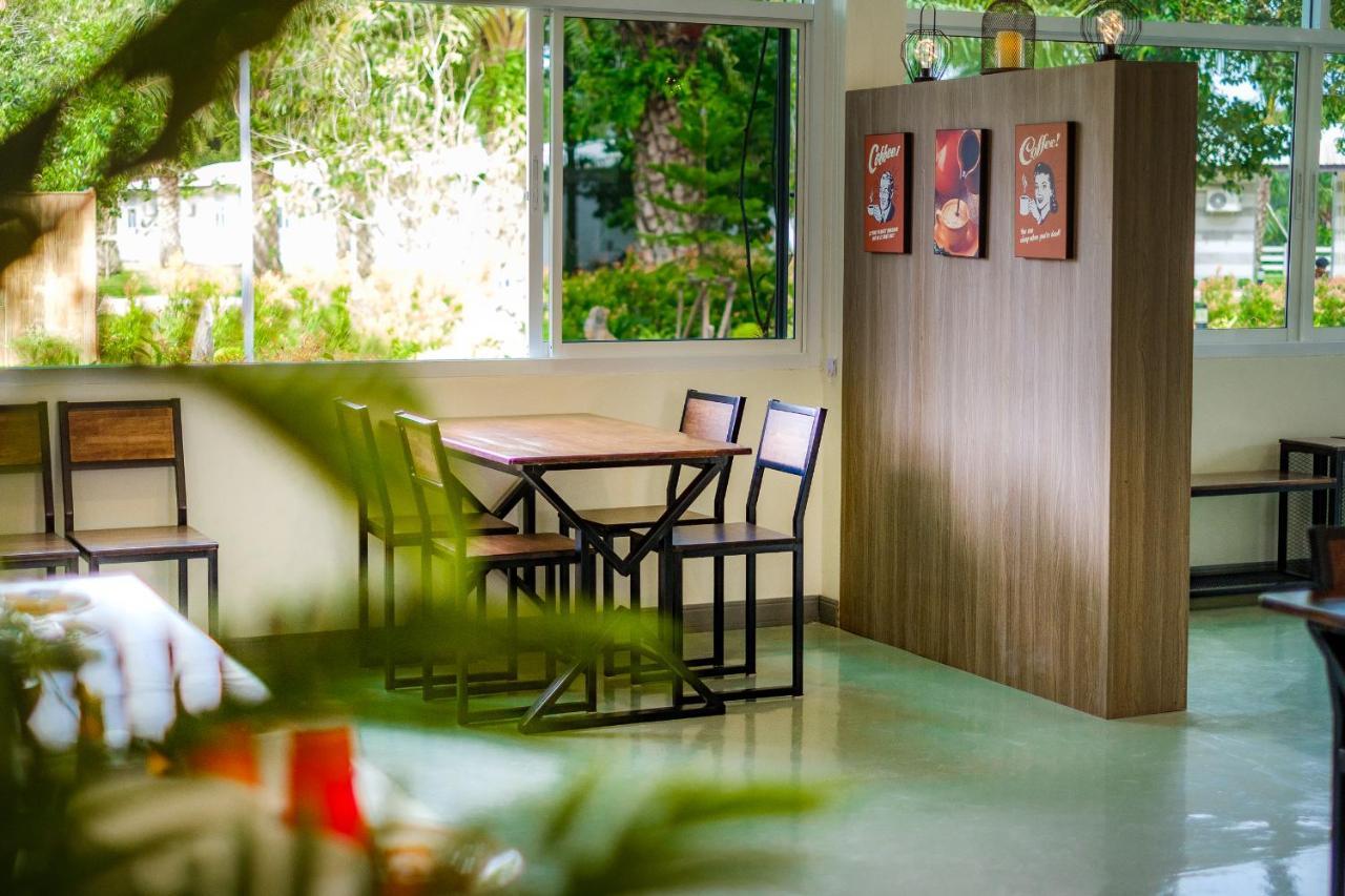 One Chumphon Hotel Екстер'єр фото