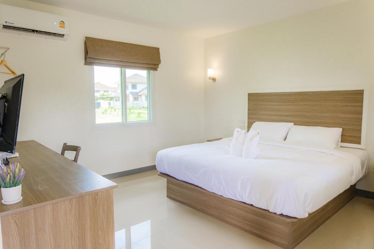 One Chumphon Hotel Екстер'єр фото