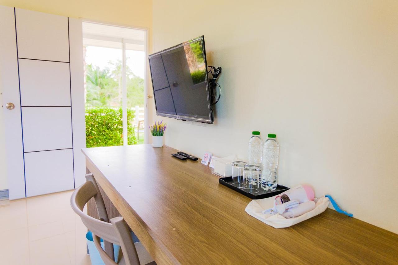 One Chumphon Hotel Екстер'єр фото