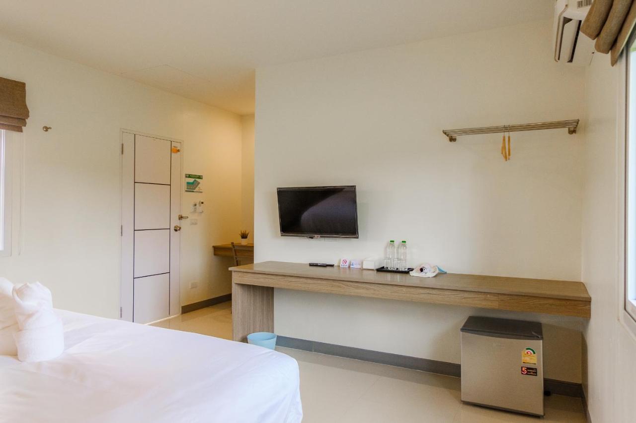One Chumphon Hotel Екстер'єр фото