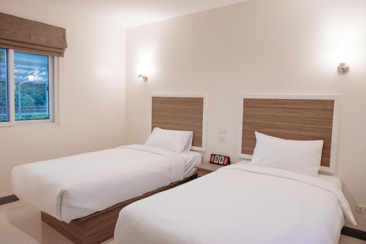 One Chumphon Hotel Екстер'єр фото