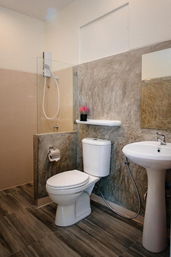 One Chumphon Hotel Екстер'єр фото