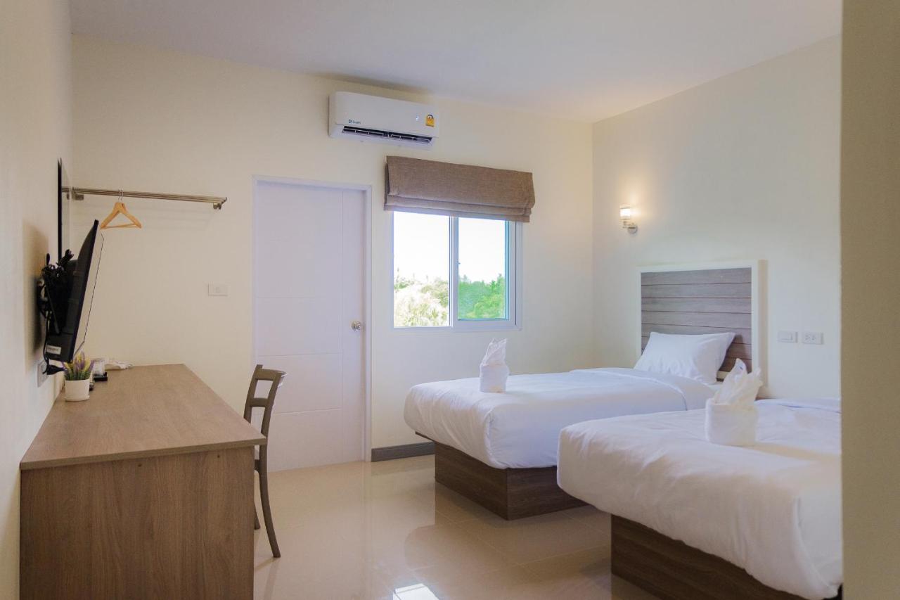 One Chumphon Hotel Екстер'єр фото