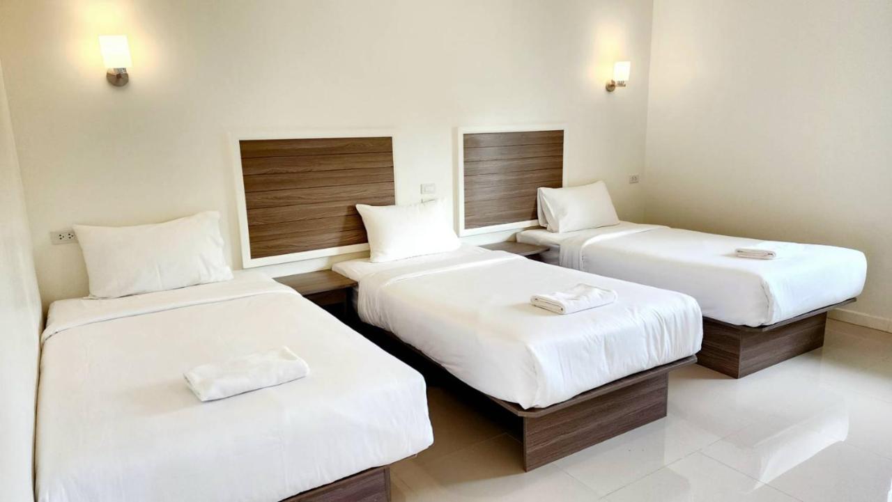 One Chumphon Hotel Екстер'єр фото